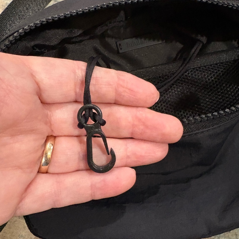 Lululemon athletica Black Waist Pack. Convenient outdoor shopping unisex - Picture 9 of 15